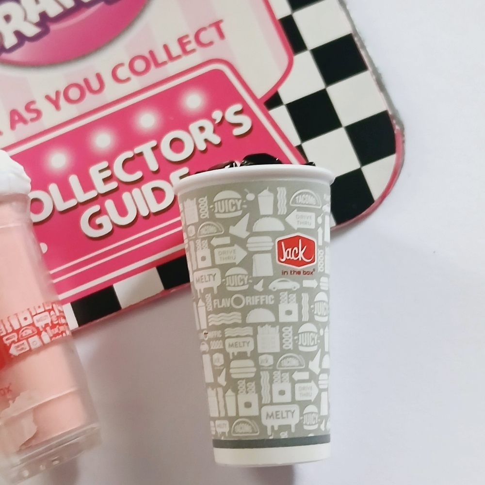 Mini Brands Foodie Series 2 Jack in The Box Strawberry Shake & Fountain Drink - Picture 5 of 7